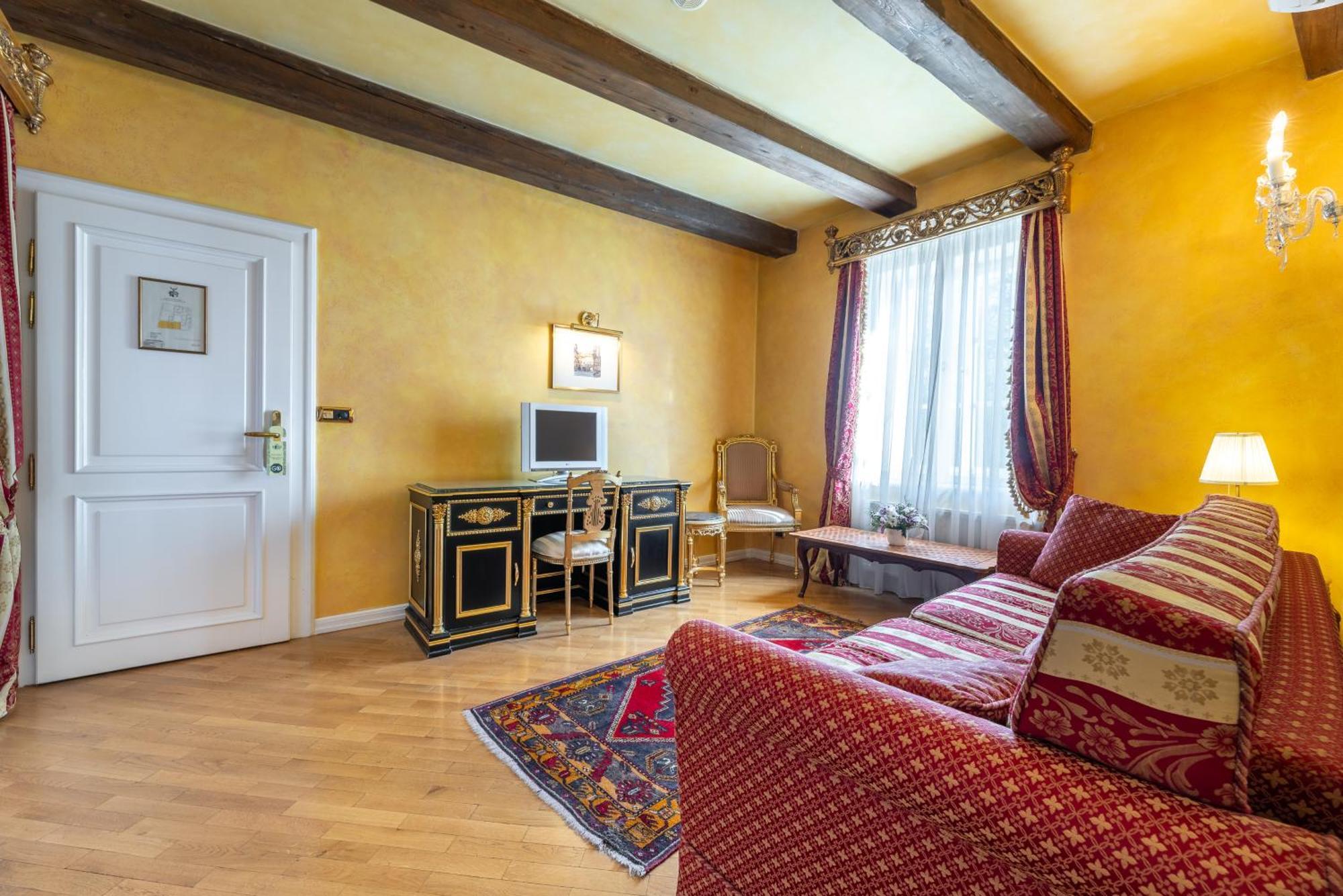Nosticova Heritage Aparthotel *